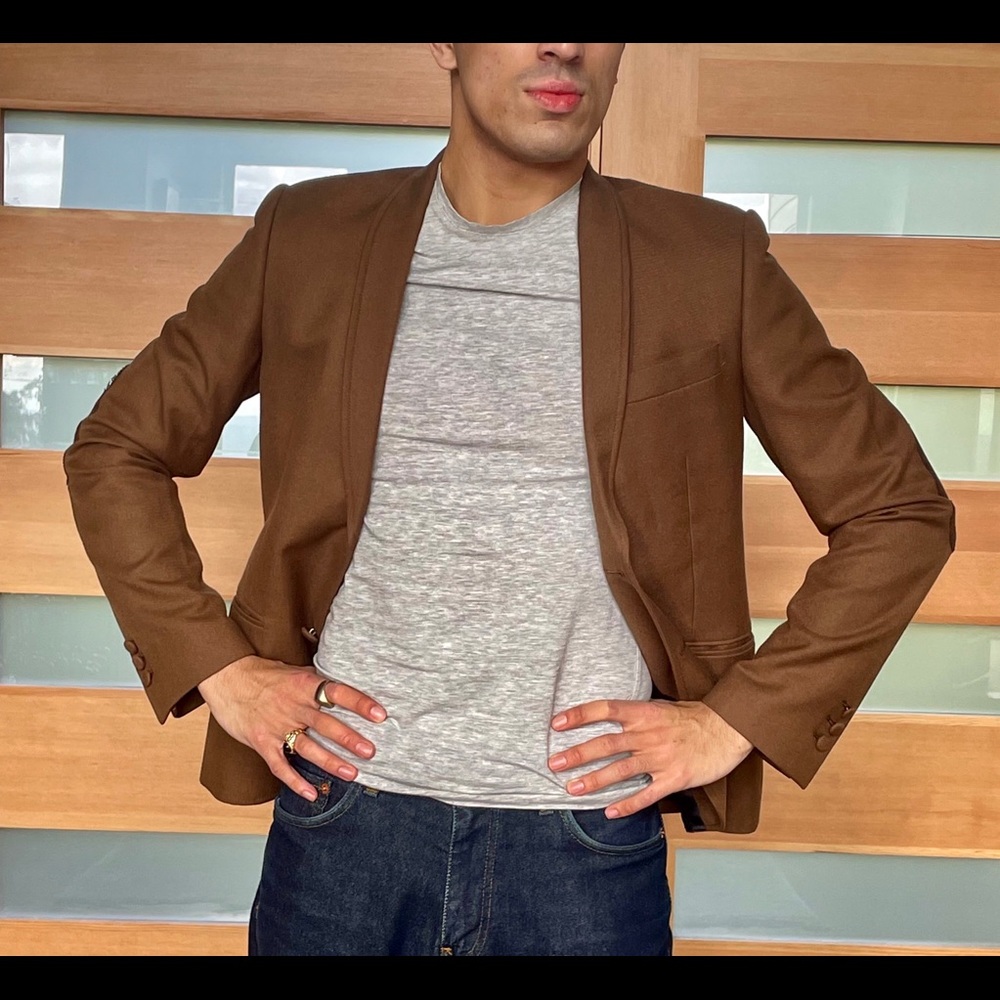 Man’s shawl lapel blazer